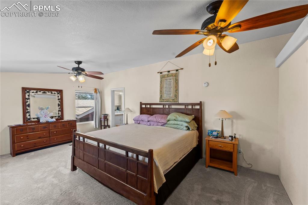 Image 25 of 36: Bedroom