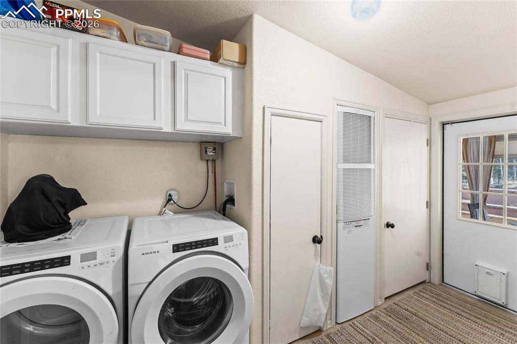 Image 30 of 36: Laundry