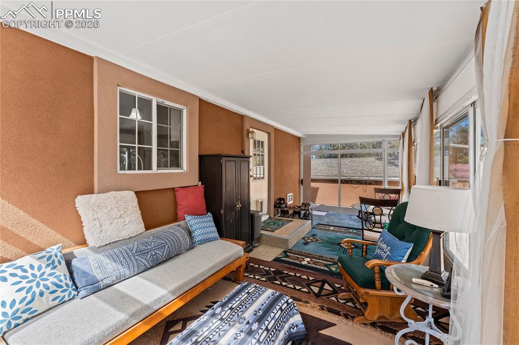 Image 32 of 36: Sun Room