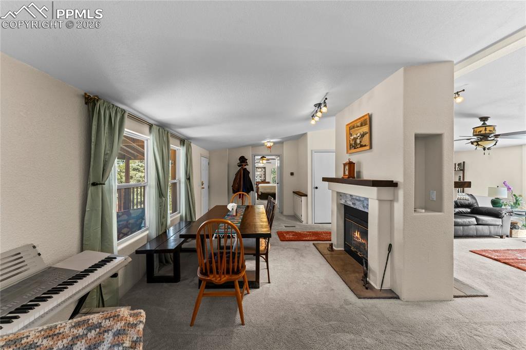 Image 7 of 36: Dining Area