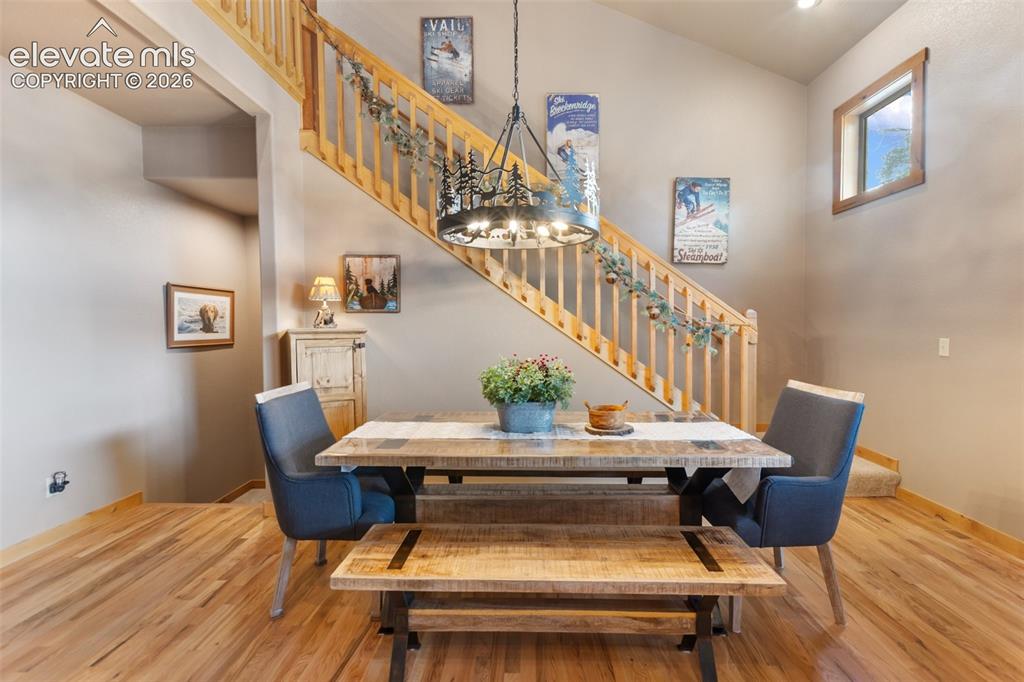 Image 11 of 36: Dining Area