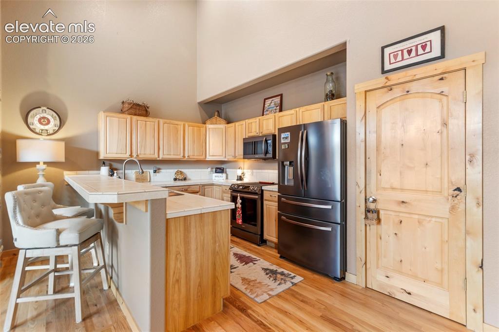 Image 14 of 36: Kitchen