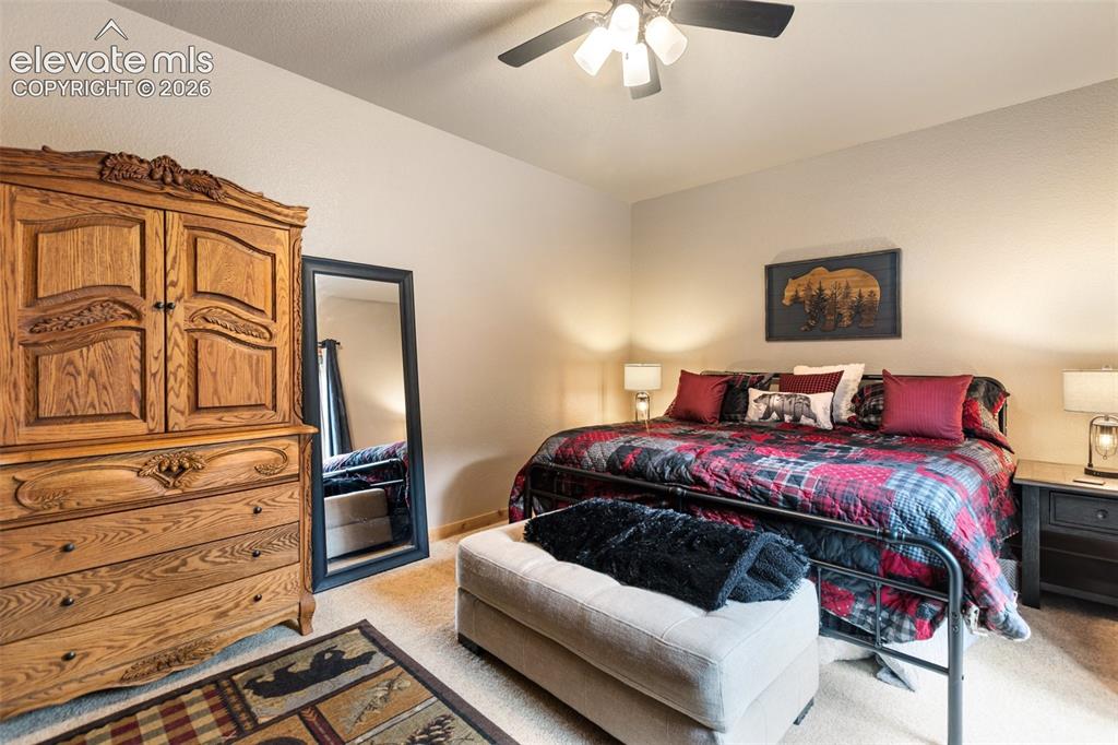 Image 19 of 36: Bedroom