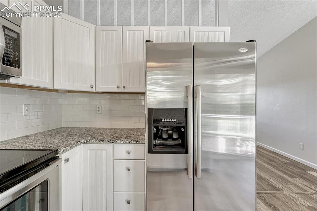 Image 17 of 50: Kitchen