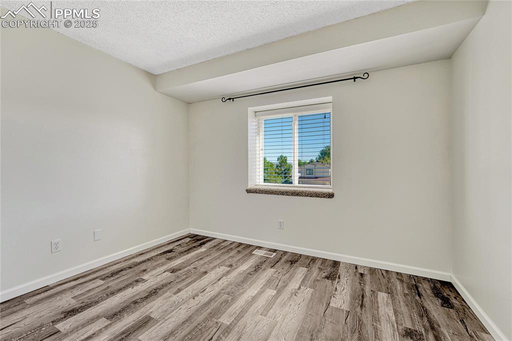 Image 25 of 50: Secondary Bedroom