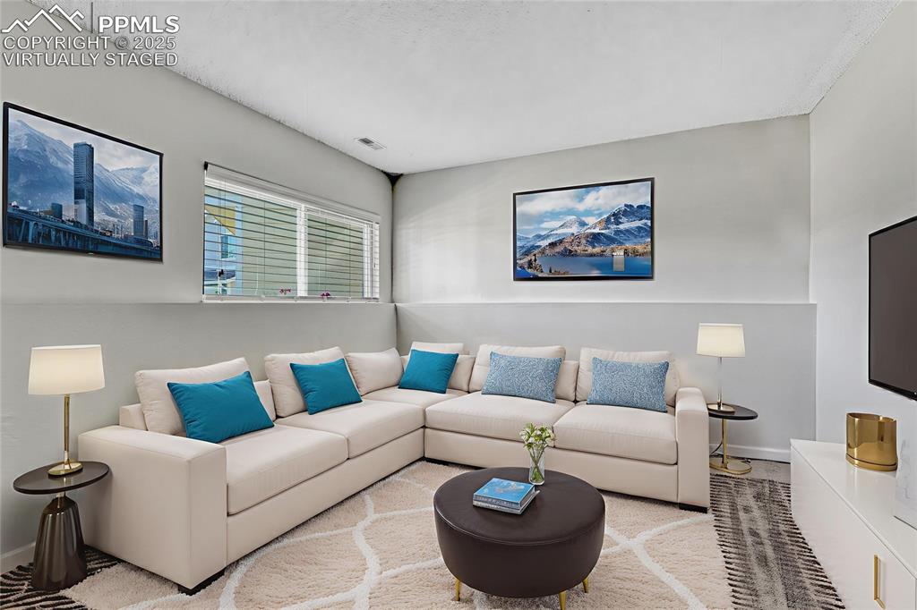 Image 31 of 50: Virtually Staged