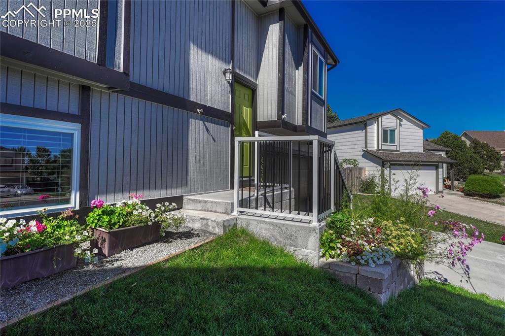 Image 4 of 50: Side of Structure