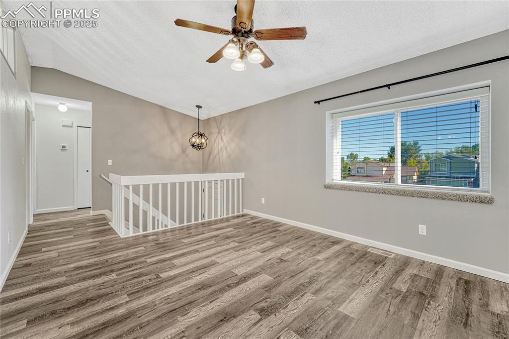 Image 8 of 50: Living Room