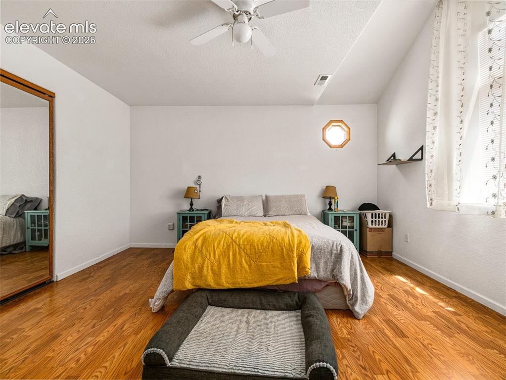 Image 11 of 44: Bedroom