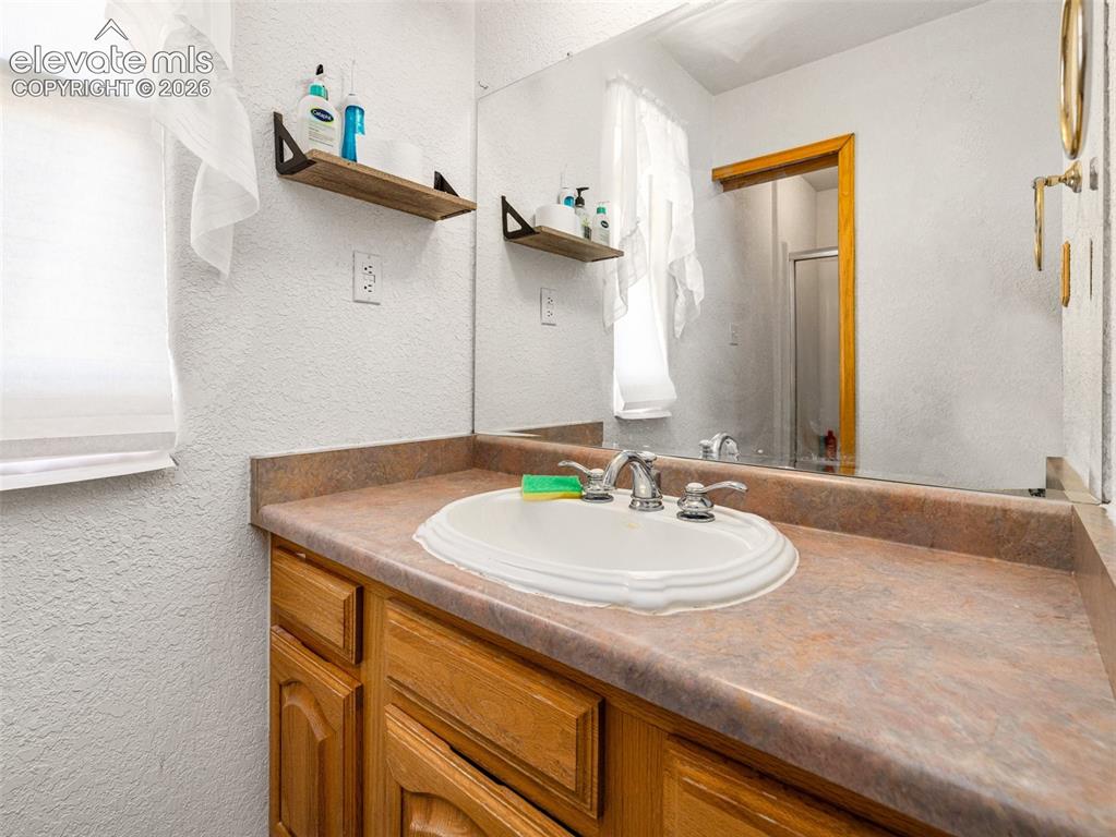 Image 13 of 44: Bathroom