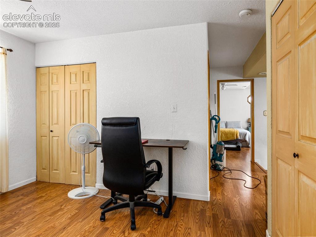 Image 17 of 44: Office