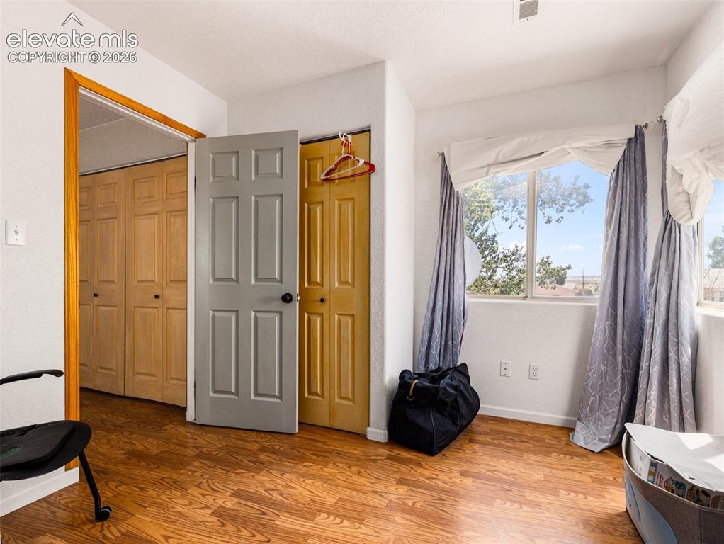 Image 19 of 44: Bedroom