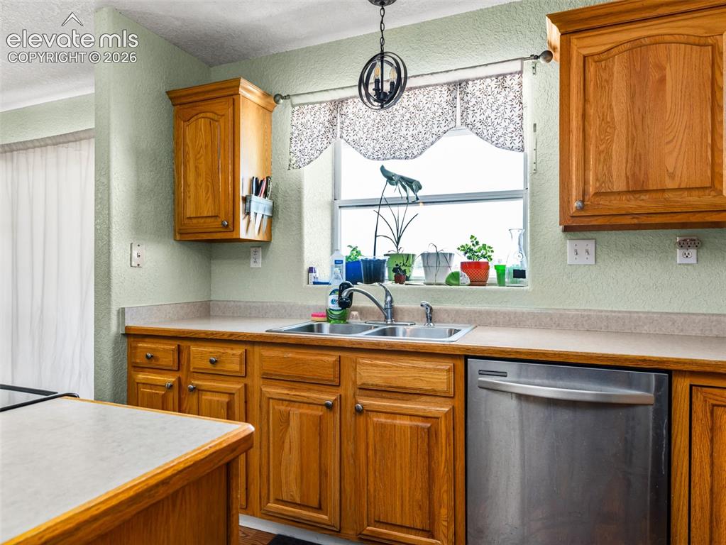 Image 7 of 44: Kitchen