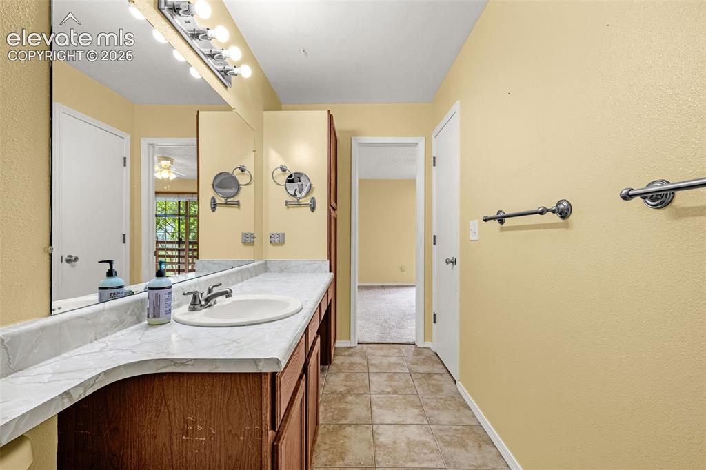 Image 13 of 33: Bathroom