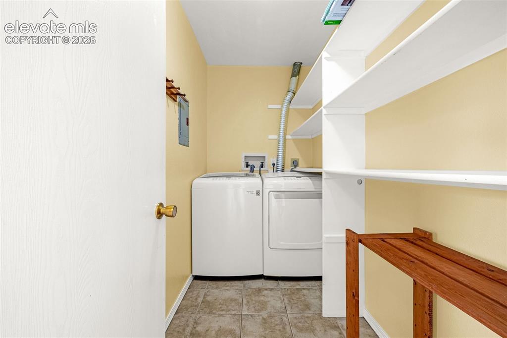 Image 15 of 33: washer and dryer included