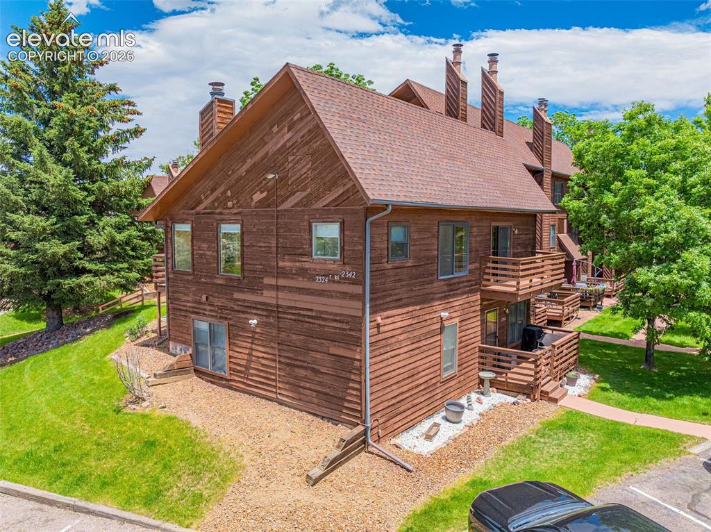 Image 19 of 33: The home is on the top floor