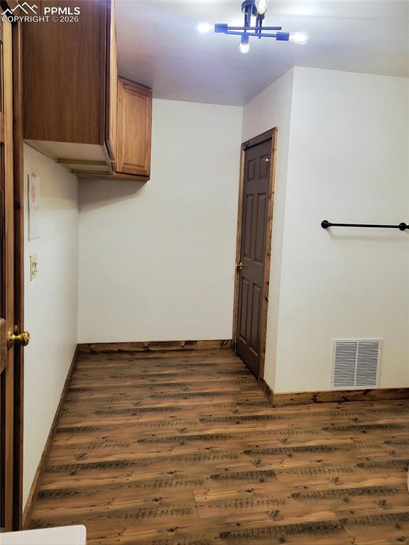 Image 14 of 43: Bathroom