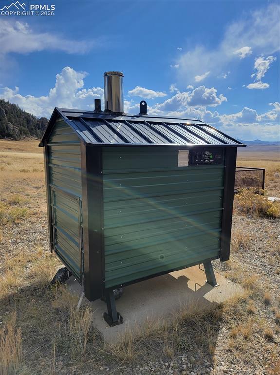 Image 7 of 42: Outdoor Woodmaster heating unit/wood boiler