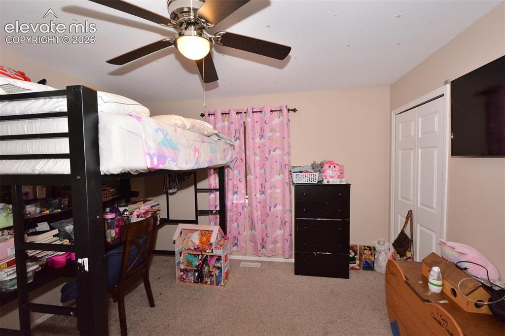 Image 12 of 24: Bedroom