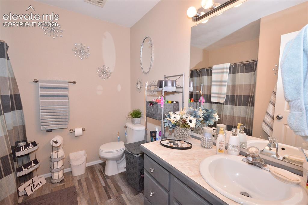 Image 13 of 24: Bathroom
