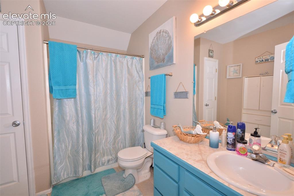 Image 21 of 24: Bathroom