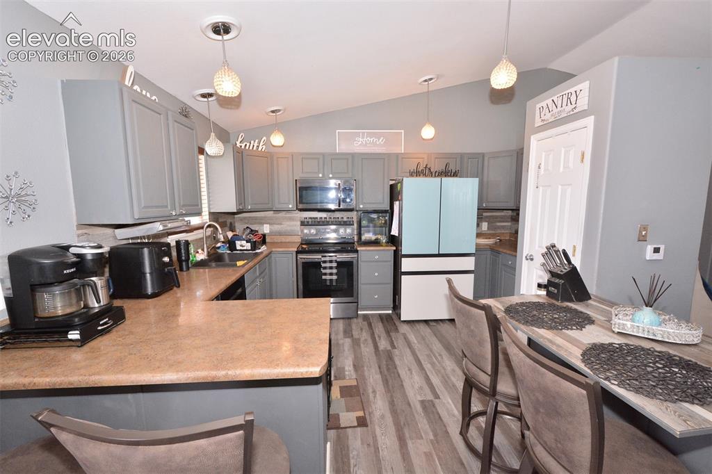 Image 6 of 24: Kitchen