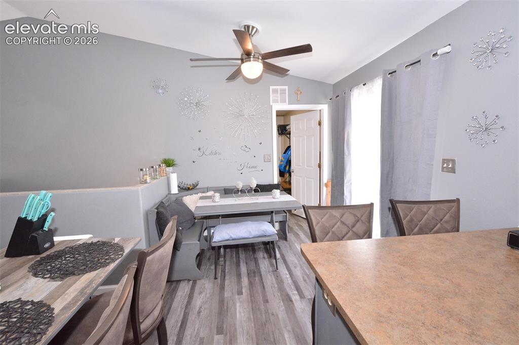 Image 8 of 24: Dining Area