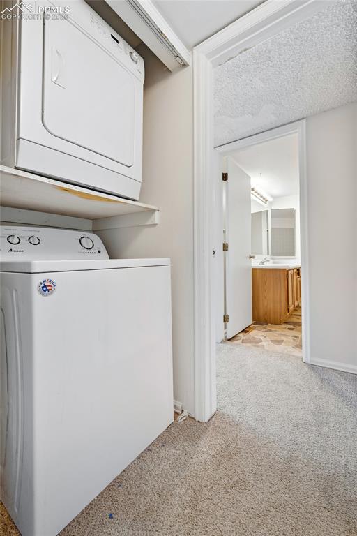Image 10 of 20: Laundry