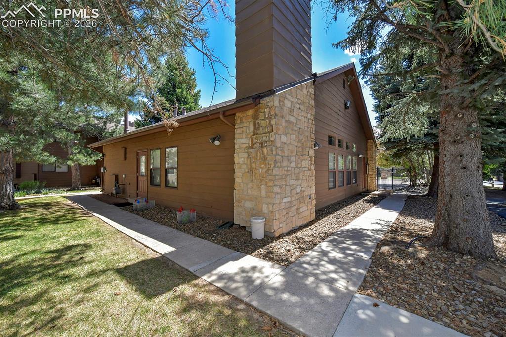 Image 18 of 20: Clubhouse