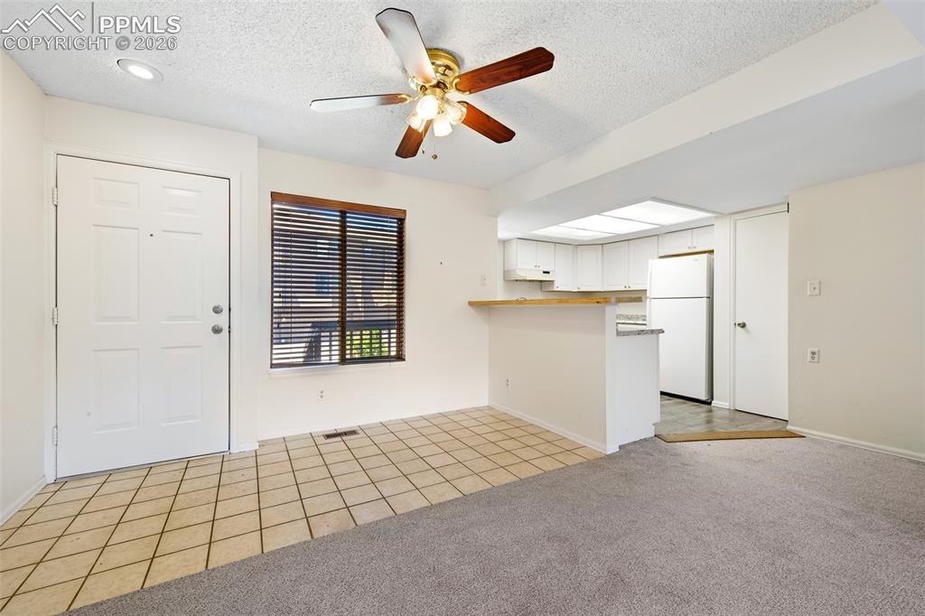 Image 3 of 20: Kitchen