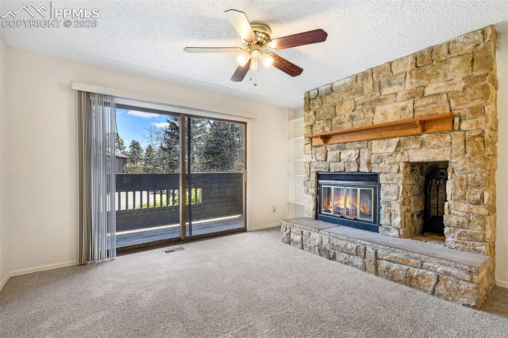 Image 5 of 20: Living Room