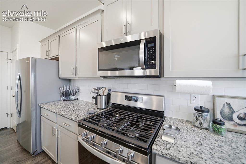 Image 17 of 50: Kitchen
