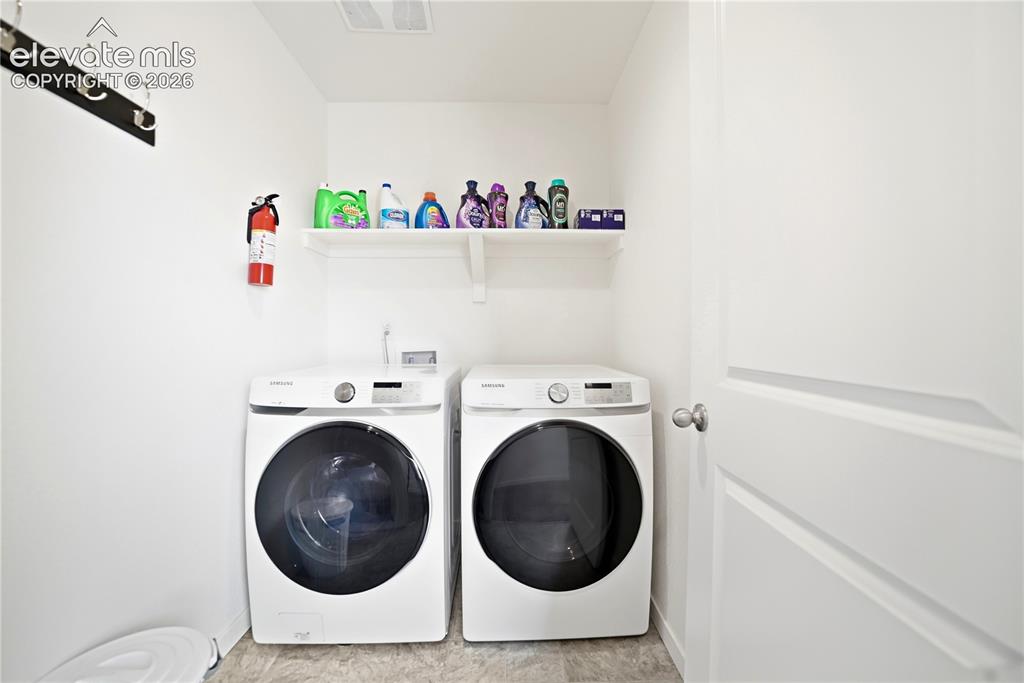 Image 30 of 50: Laundry