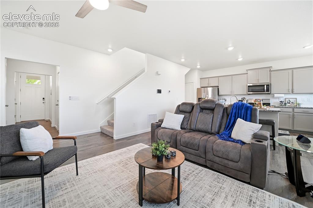 Image 9 of 50: Living Room