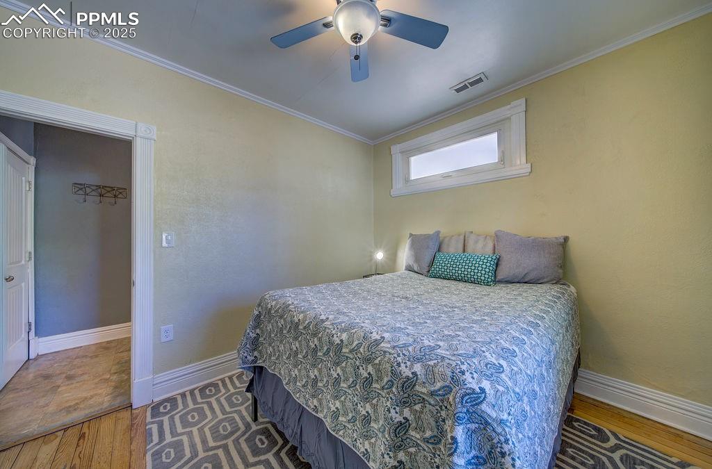 Image 20 of 27: Bedroom