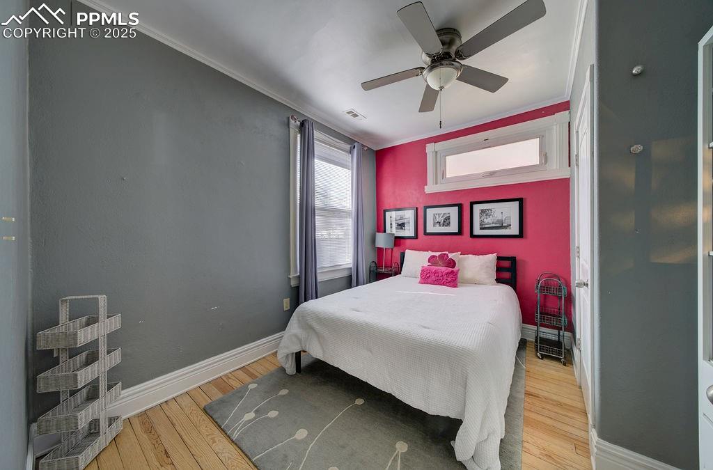 Image 22 of 27: Bedroom