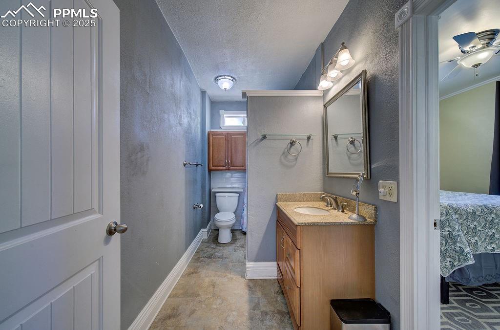 Image 25 of 27: Bathroom