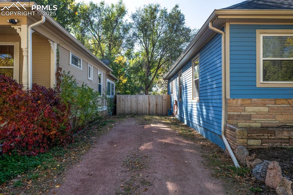 Image 3 of 27: Side of Structure