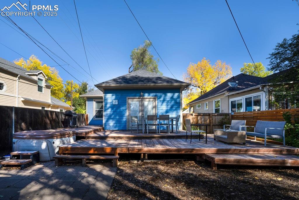 Image 6 of 27: Back of Structure