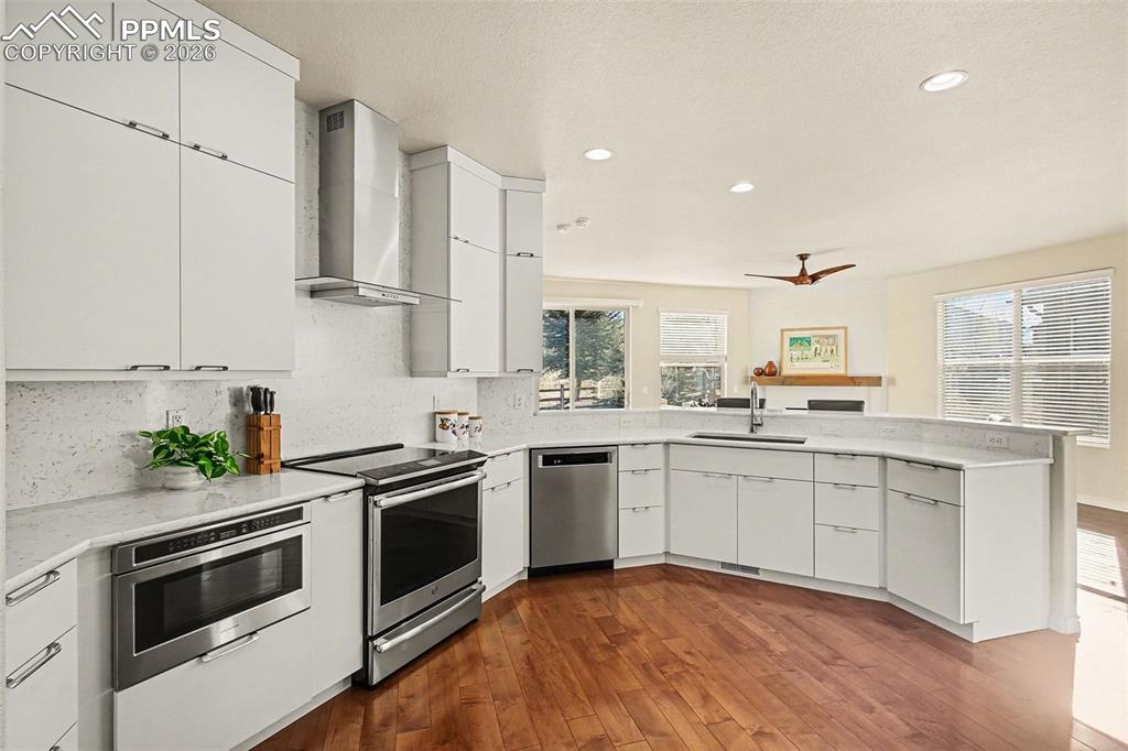 Image 10 of 45: Open concept