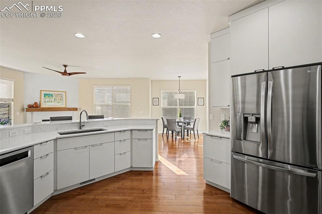 Image 11 of 45: Stainless steel appliances