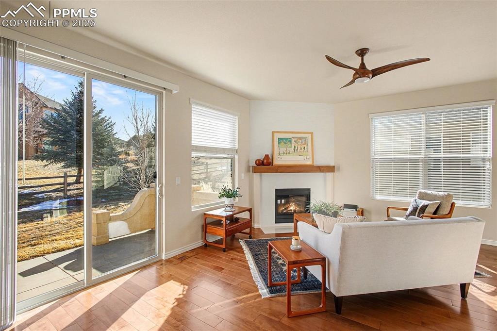 Image 16 of 45: Living Room