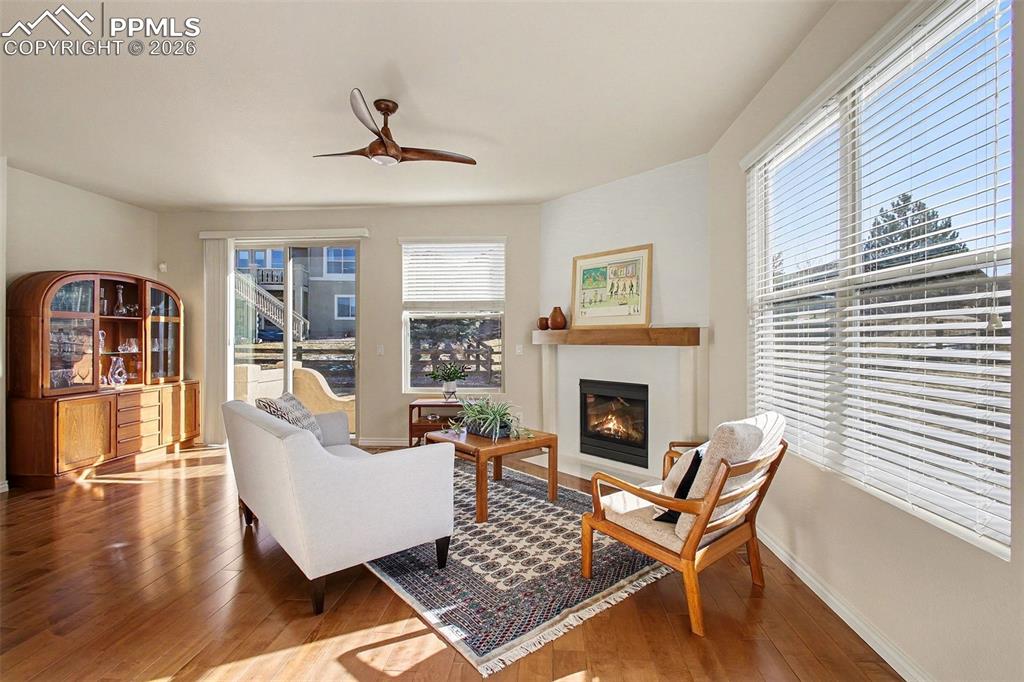 Image 17 of 45: Living Room