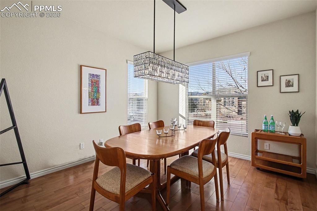 Image 19 of 45: Dining Area