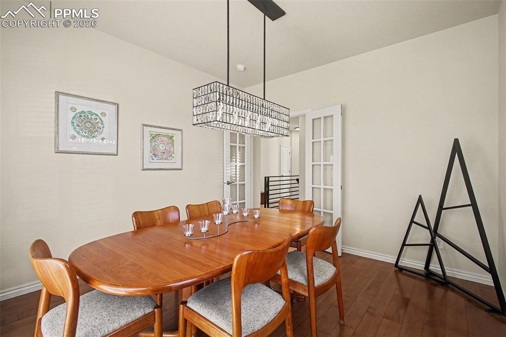 Image 20 of 45: Dining Area