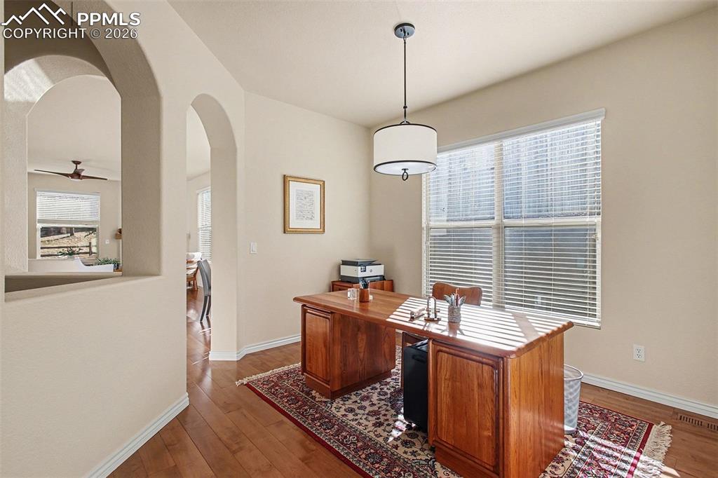 Image 21 of 45: Office