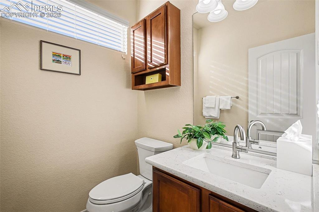 Image 23 of 45: Half bath on main level