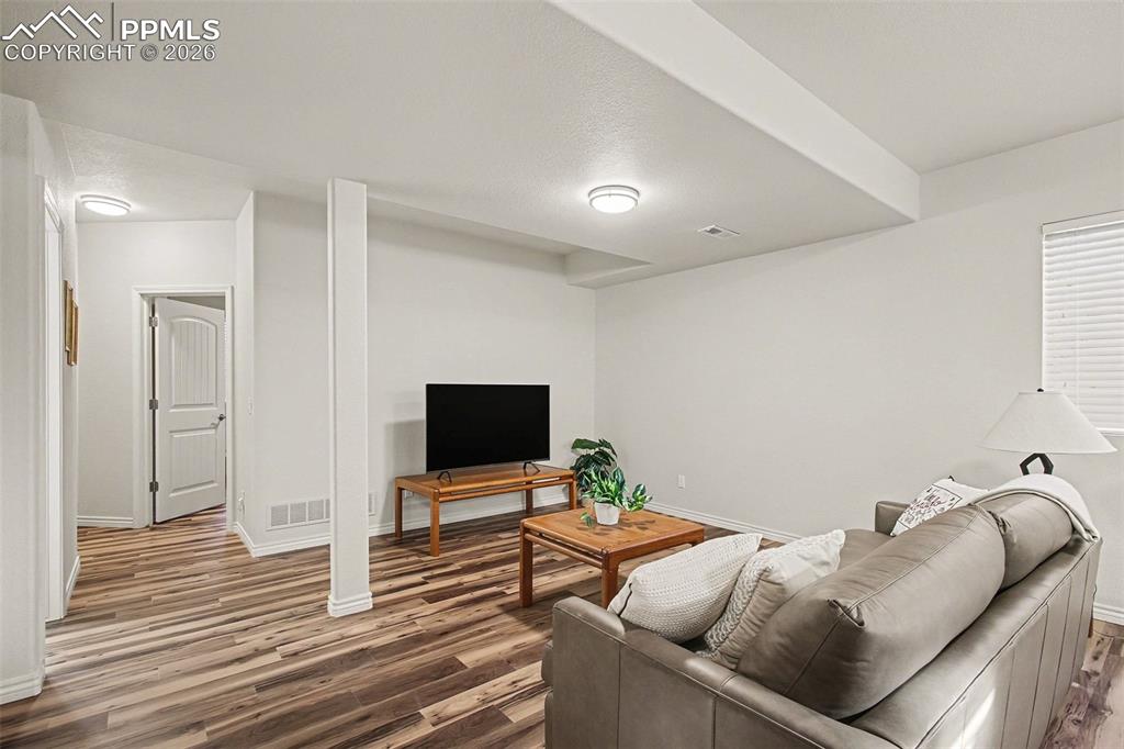 Image 32 of 45: Family Room