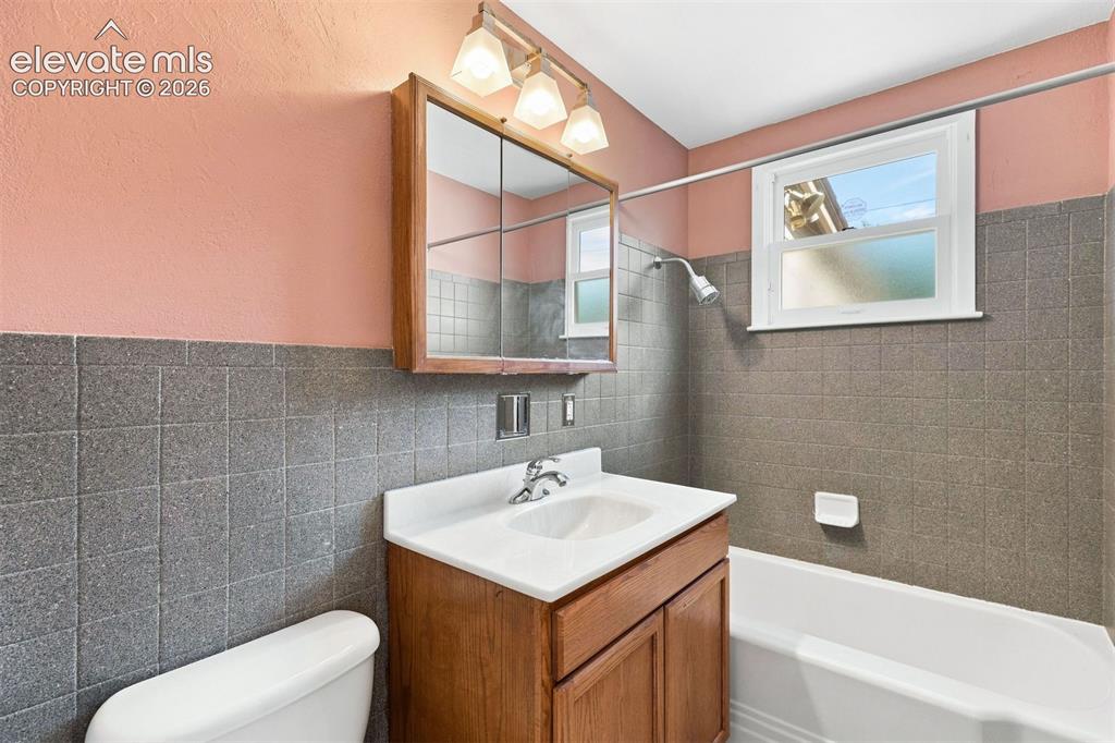 Image 10 of 29: Bathroom