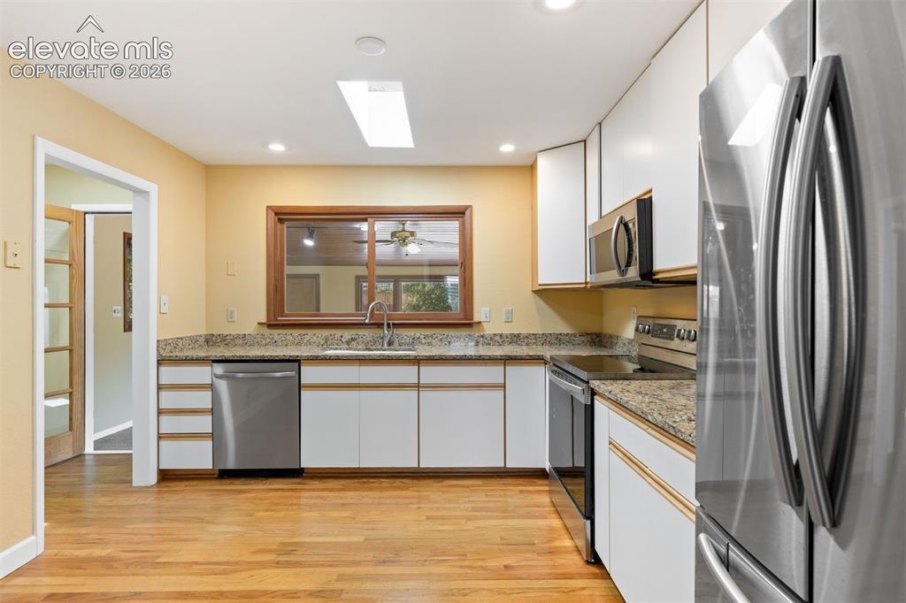 Image 12 of 29: Kitchen